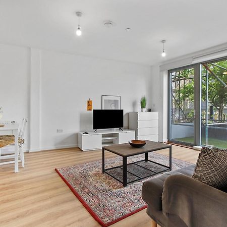 Centrally Located - Modern - 2Bed - 2Bath Apartment Лондон Екстериор снимка