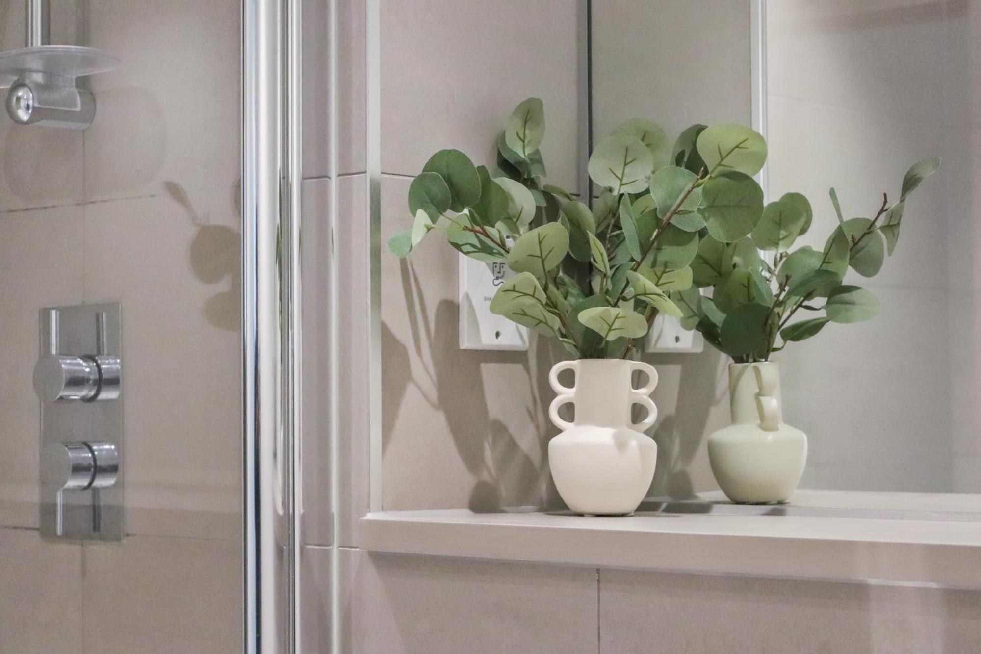 Centrally Located - Modern - 2Bed - 2Bath Apartment Лондон Екстериор снимка