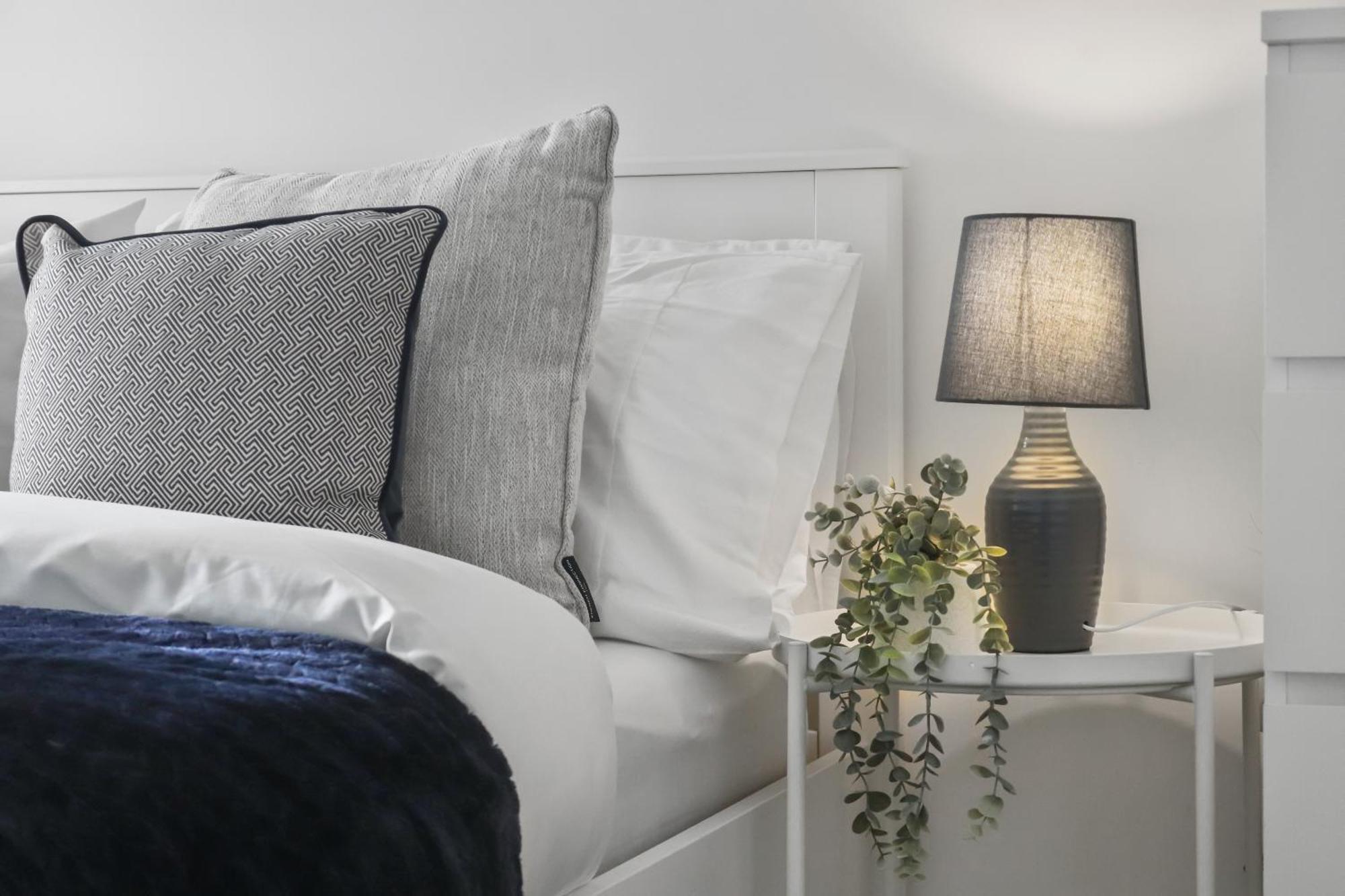 Centrally Located - Modern - 2Bed - 2Bath Apartment Лондон Екстериор снимка
