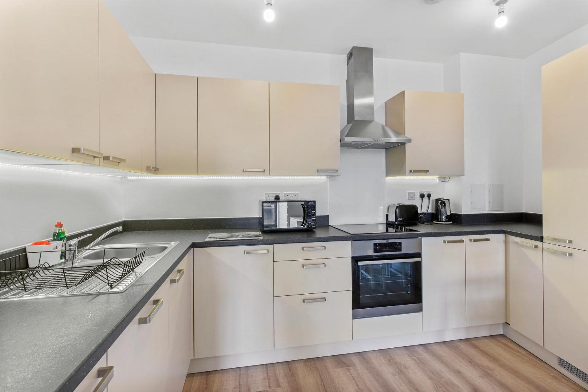 Centrally Located - Modern - 2Bed - 2Bath Apartment Лондон Екстериор снимка