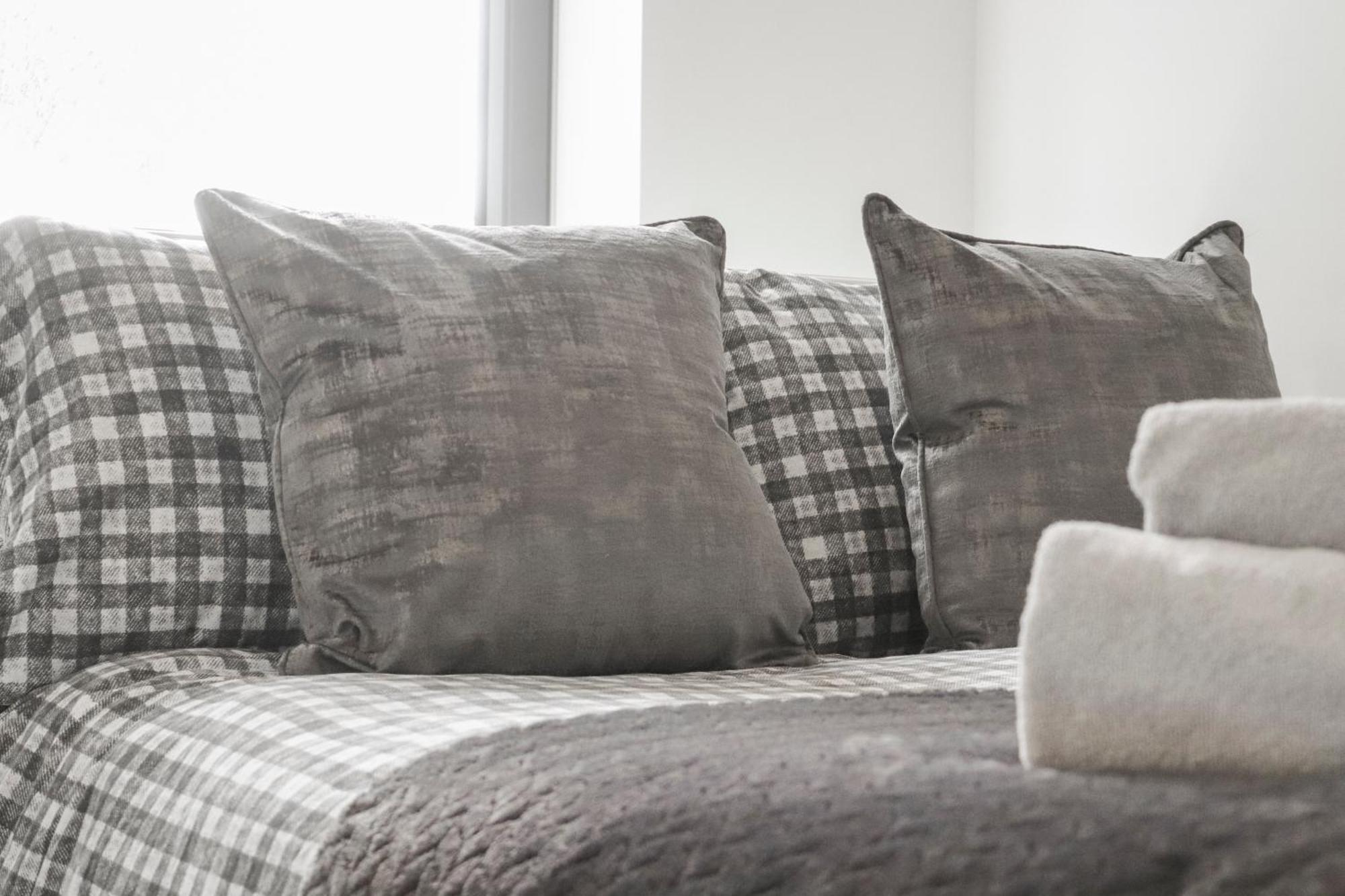 Centrally Located - Modern - 2Bed - 2Bath Apartment Лондон Екстериор снимка