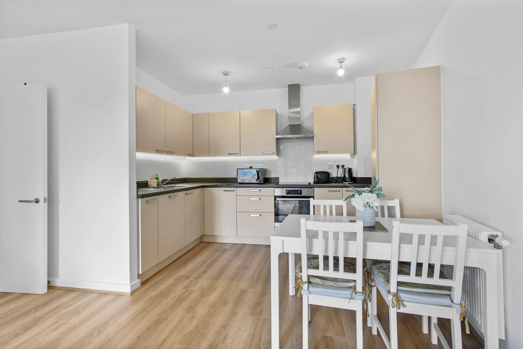 Centrally Located - Modern - 2Bed - 2Bath Apartment Лондон Екстериор снимка