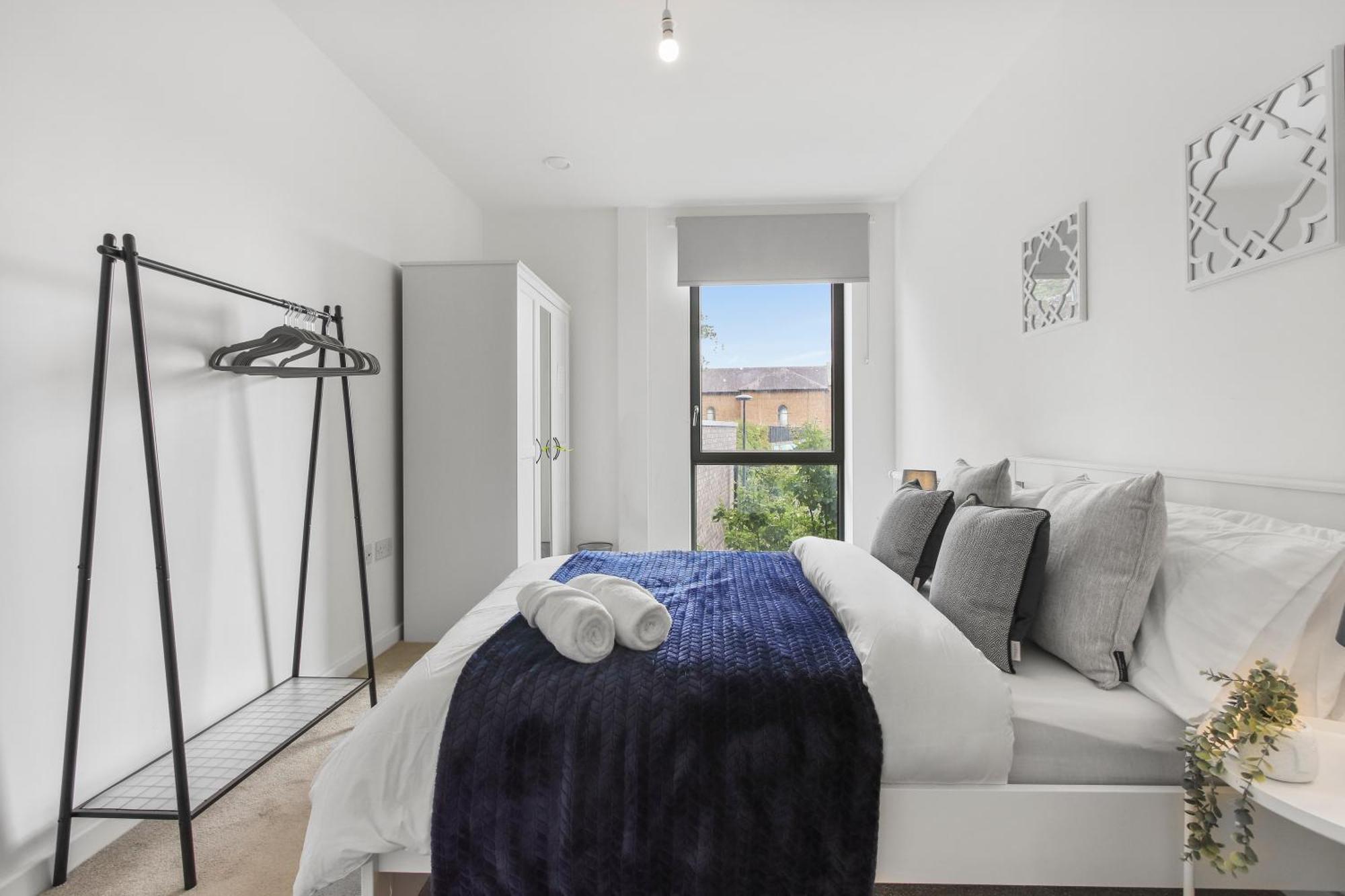 Centrally Located - Modern - 2Bed - 2Bath Apartment Лондон Екстериор снимка