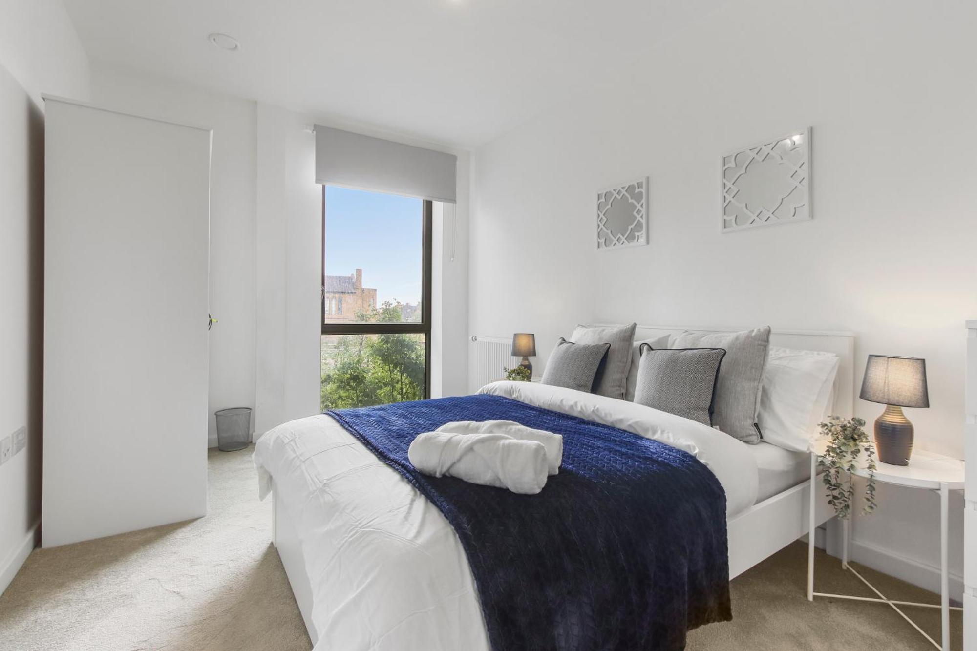 Centrally Located - Modern - 2Bed - 2Bath Apartment Лондон Екстериор снимка