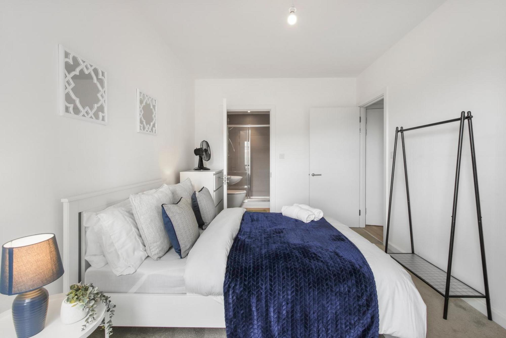 Centrally Located - Modern - 2Bed - 2Bath Apartment Лондон Екстериор снимка