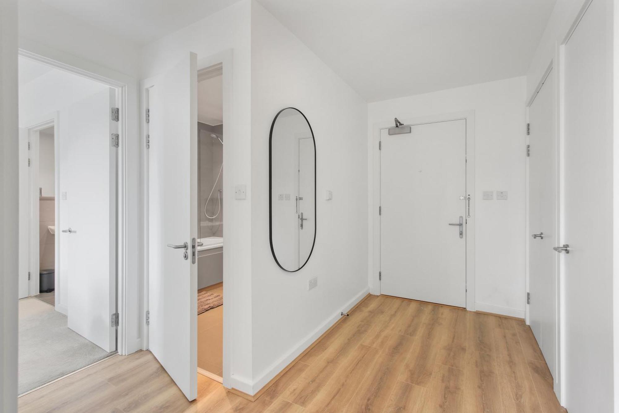 Centrally Located - Modern - 2Bed - 2Bath Apartment Лондон Екстериор снимка