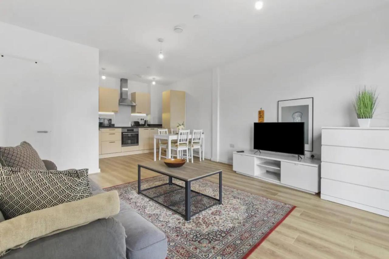Centrally Located - Modern - 2Bed - 2Bath Apartment Лондон Екстериор снимка