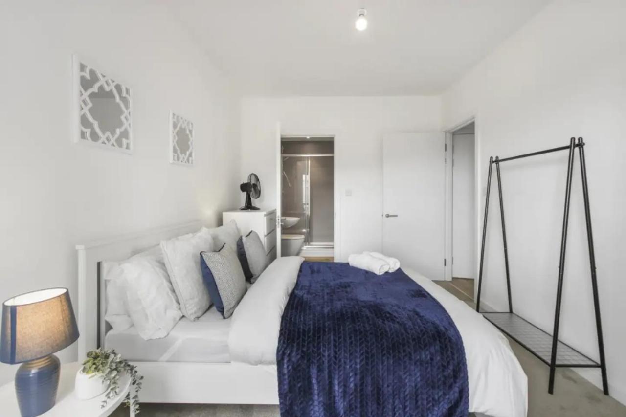 Centrally Located - Modern - 2Bed - 2Bath Apartment Лондон Екстериор снимка