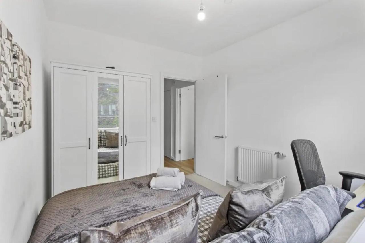 Centrally Located - Modern - 2Bed - 2Bath Apartment Лондон Екстериор снимка