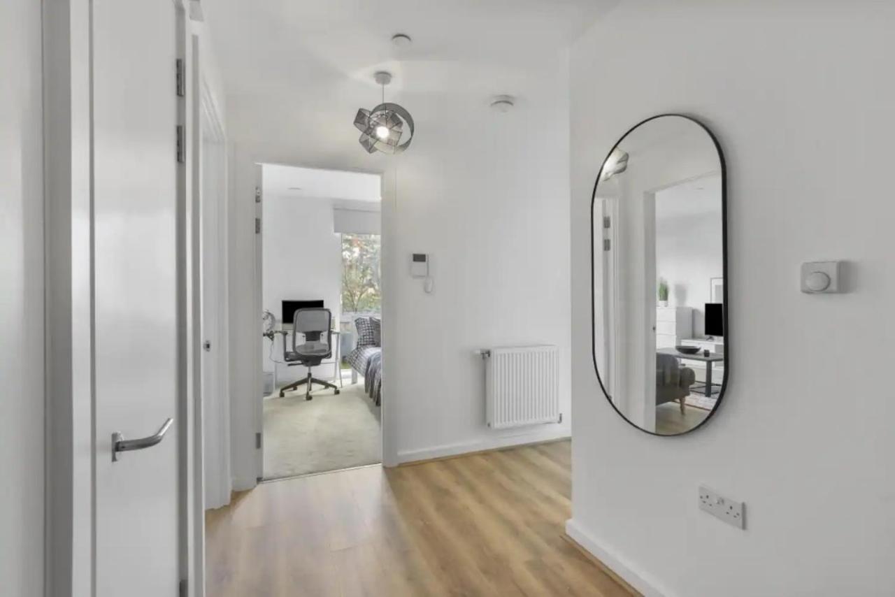 Centrally Located - Modern - 2Bed - 2Bath Apartment Лондон Екстериор снимка