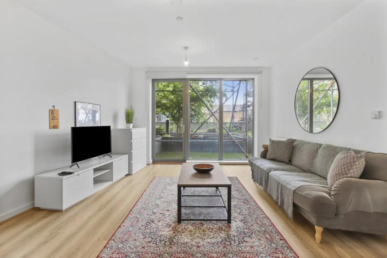 Centrally Located - Modern - 2Bed - 2Bath Apartment Лондон Екстериор снимка