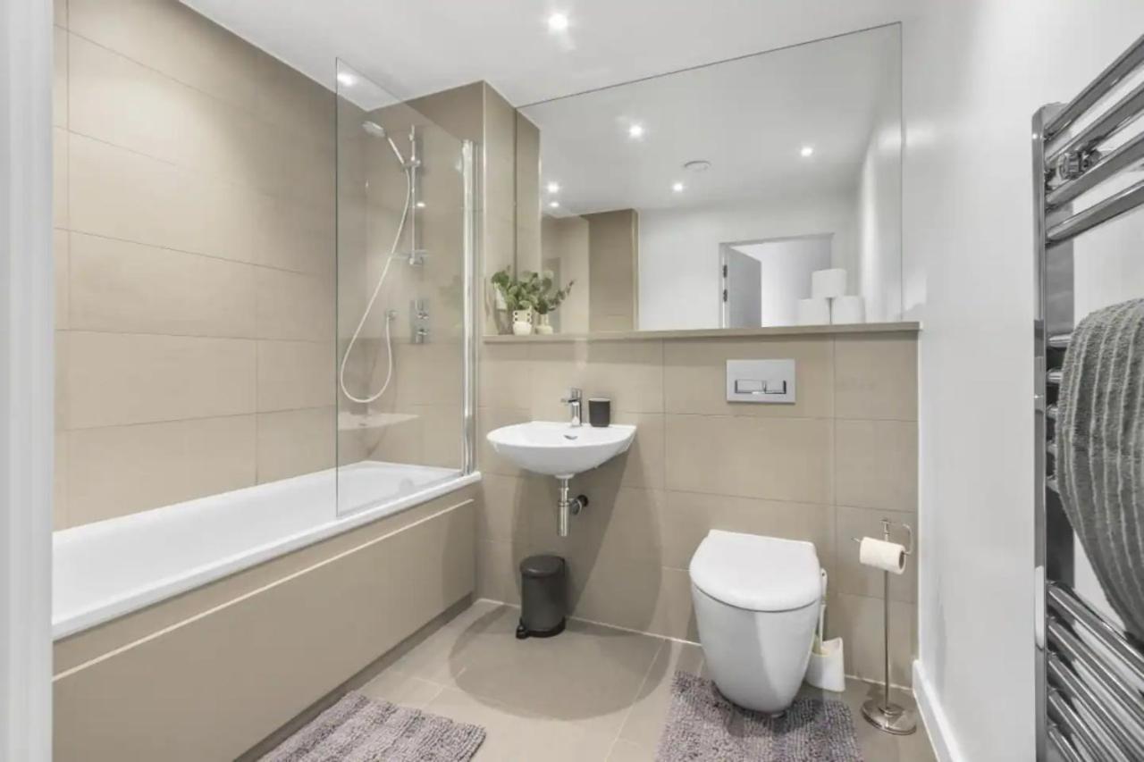 Centrally Located - Modern - 2Bed - 2Bath Apartment Лондон Екстериор снимка