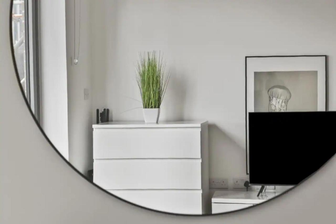 Centrally Located - Modern - 2Bed - 2Bath Apartment Лондон Екстериор снимка
