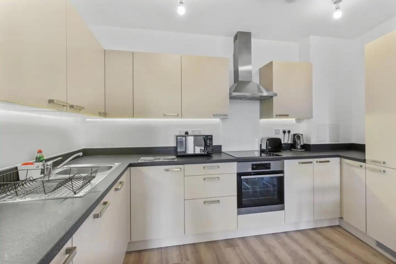 Centrally Located - Modern - 2Bed - 2Bath Apartment Лондон Екстериор снимка