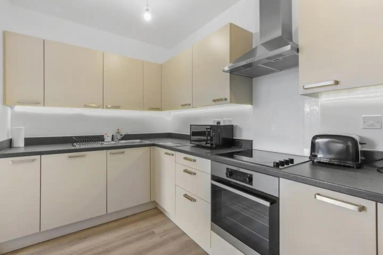 Centrally Located - Modern - 2Bed - 2Bath Apartment Лондон Екстериор снимка