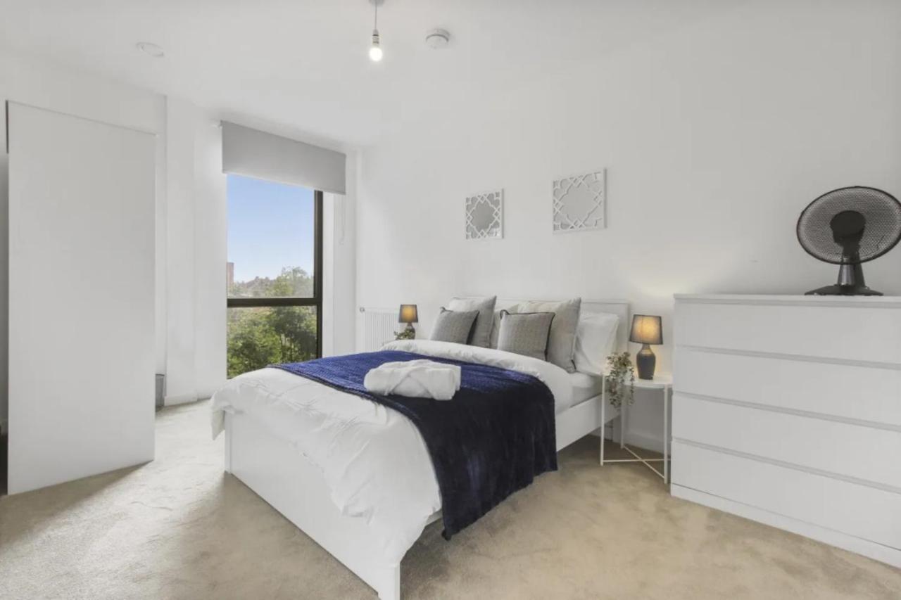 Centrally Located - Modern - 2Bed - 2Bath Apartment Лондон Екстериор снимка