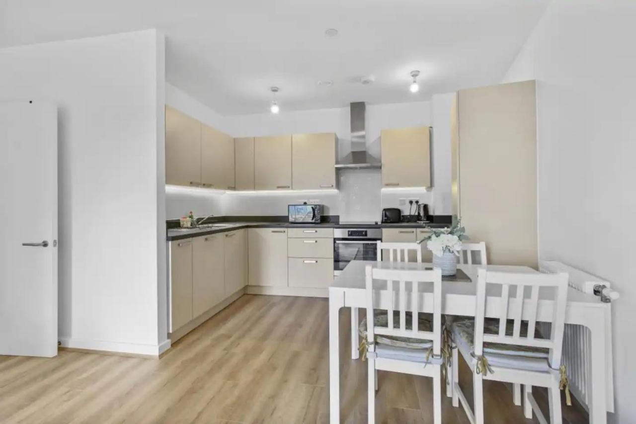 Centrally Located - Modern - 2Bed - 2Bath Apartment Лондон Екстериор снимка