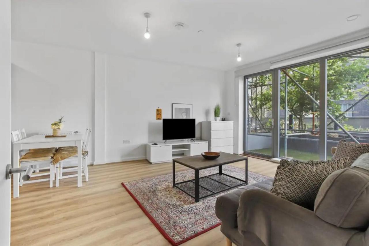 Centrally Located - Modern - 2Bed - 2Bath Apartment Лондон Екстериор снимка